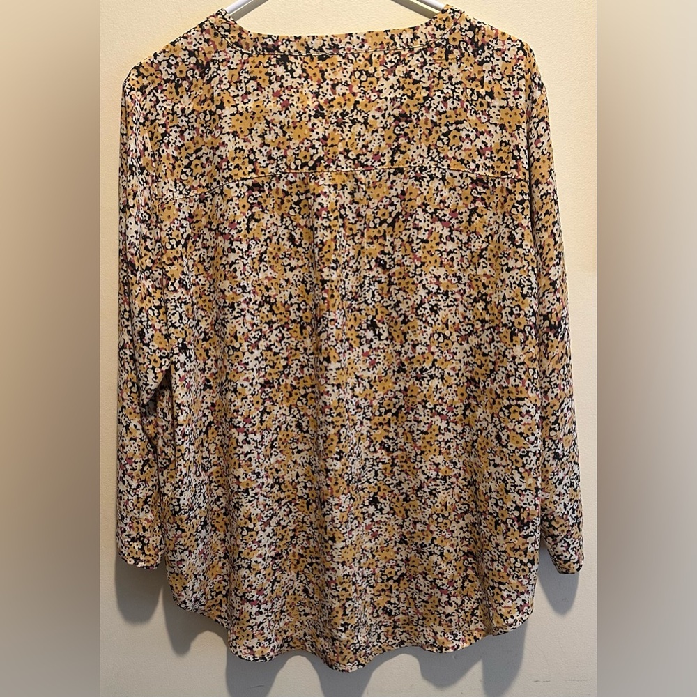 MAURICES Size LARGE Floral Top - Multicolored Roll-tab Sleeved Blouse - Picture 2 of 6